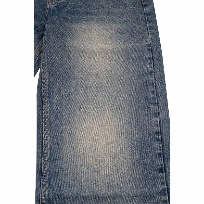 Straight tube mud-dyed jeans.