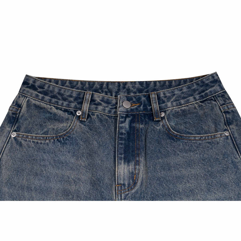 Straight tube mud-dyed jeans.