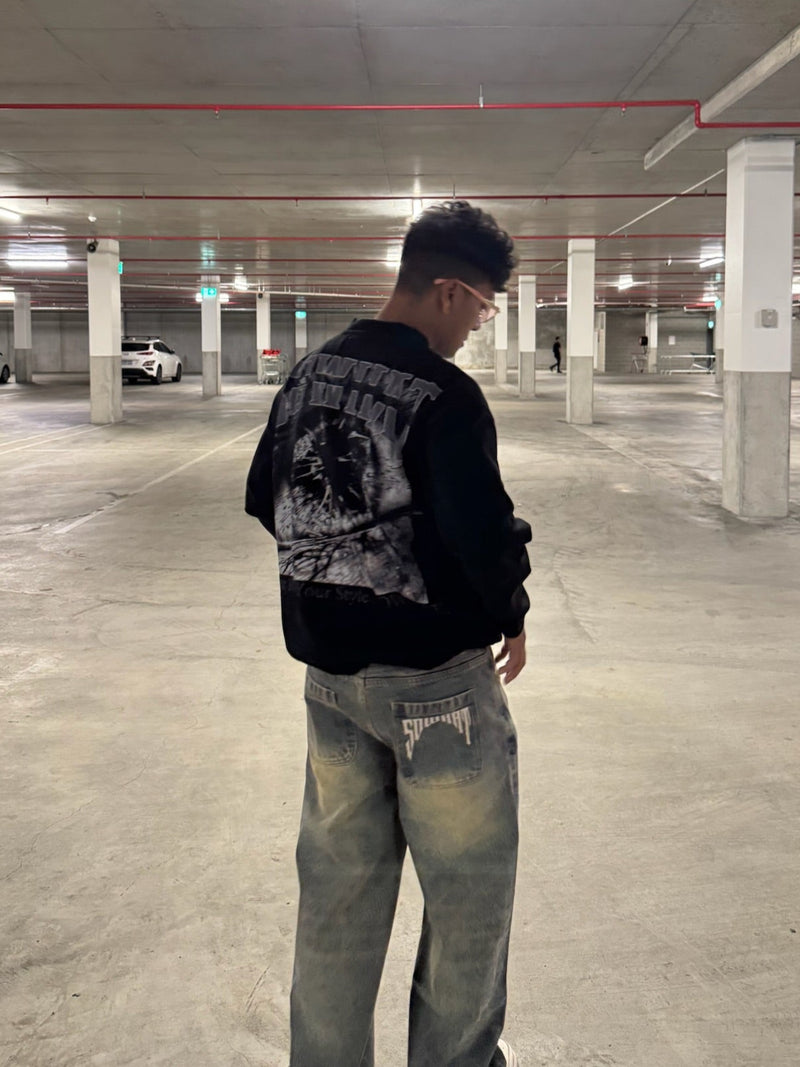 Straight tube mud-dyed jeans.